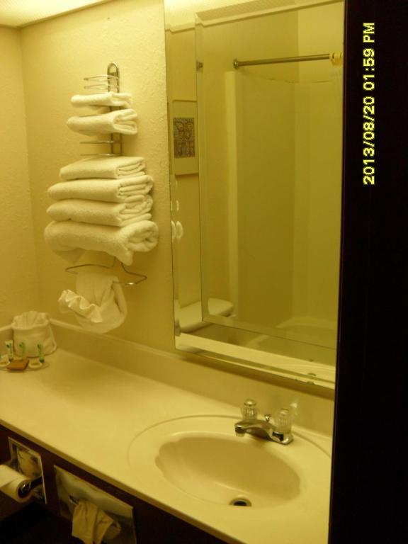 Bicentennial Inn Buckhannon Room photo