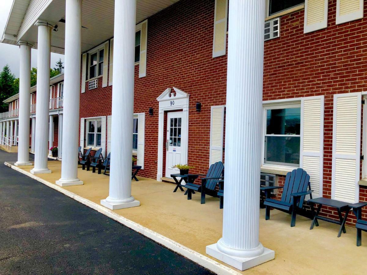Bicentennial Inn Buckhannon Exterior photo
